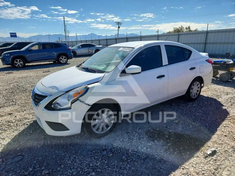 2016 Nissan VERSA photo