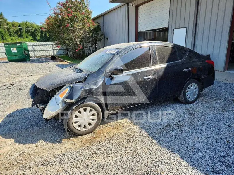 2016 Nissan VERSA photo
