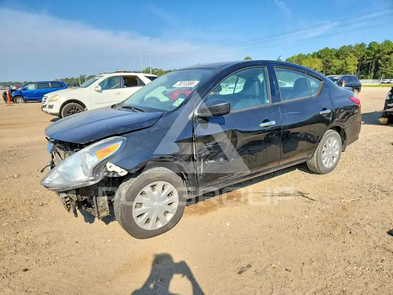 2016 Nissan VERSA photo