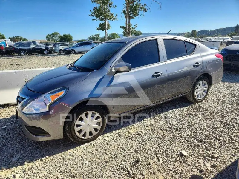 2016 Nissan VERSA photo
