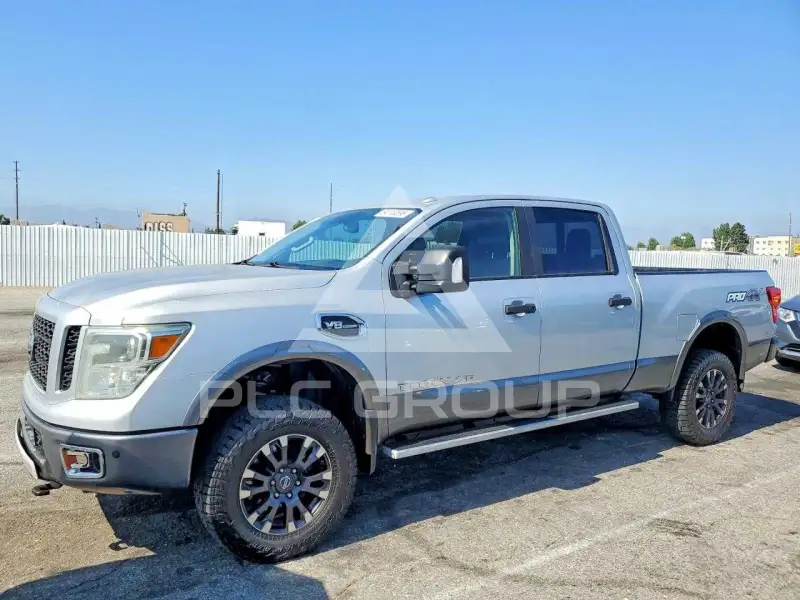 2016 Nissan TITAN photo