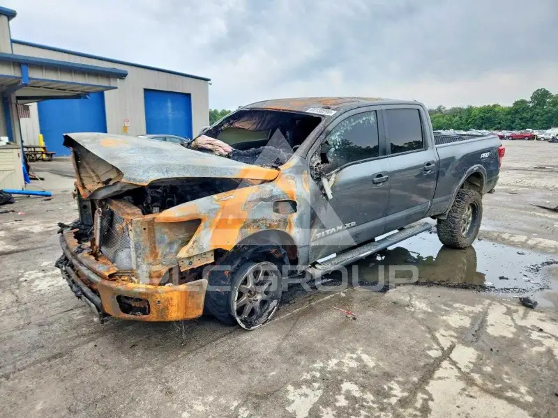 2016 Nissan TITAN фото