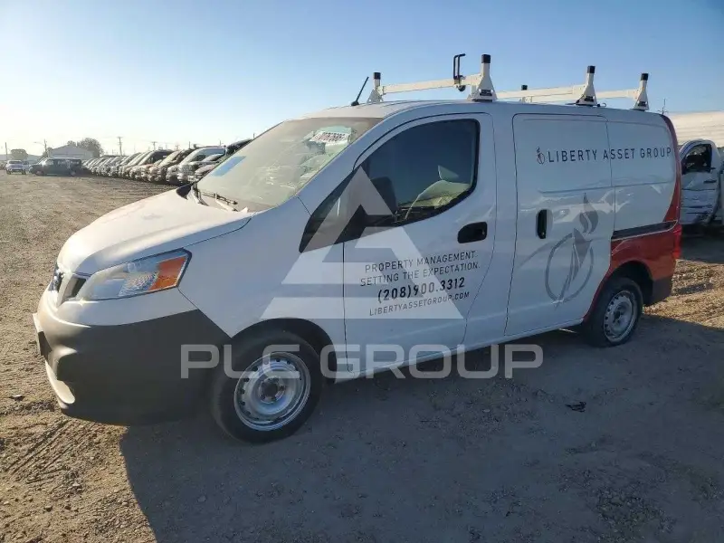 2016 Nissan NV 200 photo