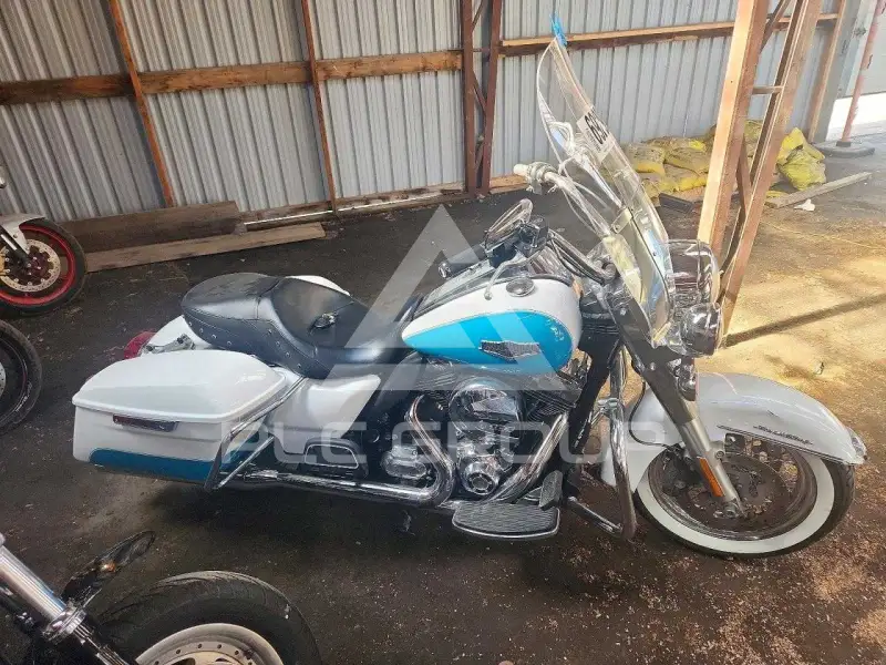 2016 Harley-Davidson FL photo