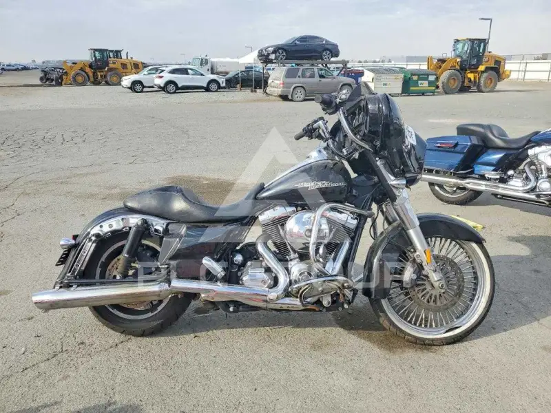 2016 Harley-Davidson FL photo