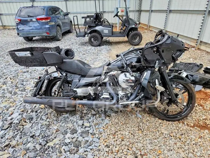 2016 Harley-Davidson FL photo