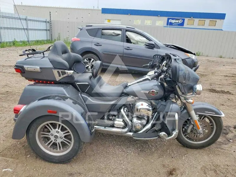 2016 Harley-Davidson FL photo