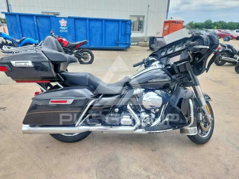 2016 Harley-Davidson FL photo