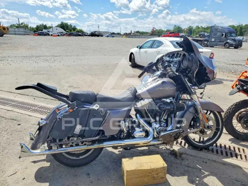 2016 Harley-Davidson FL photo