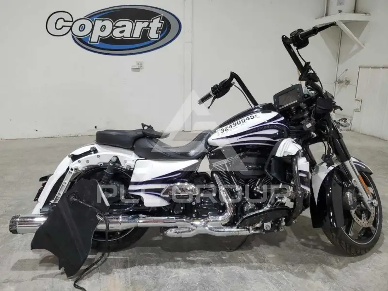 2016 Harley-Davidson FLHX фото