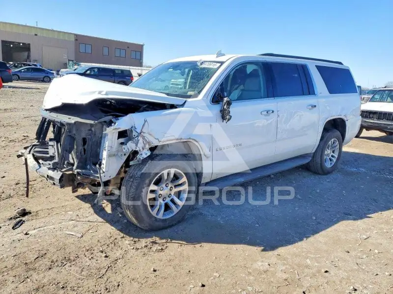 2016 Chevrolet Suburan photo