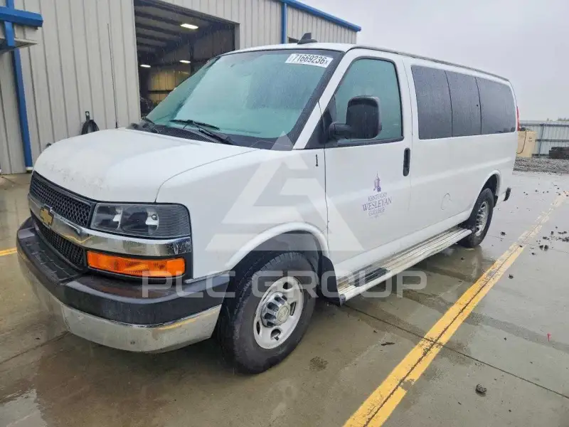 2016 Chevrolet Express фото