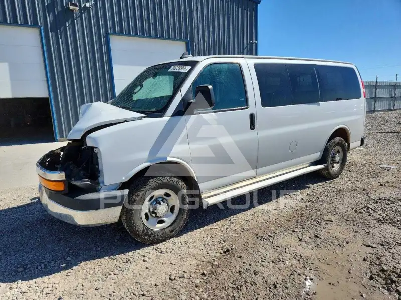2016 Chevrolet Express photo
