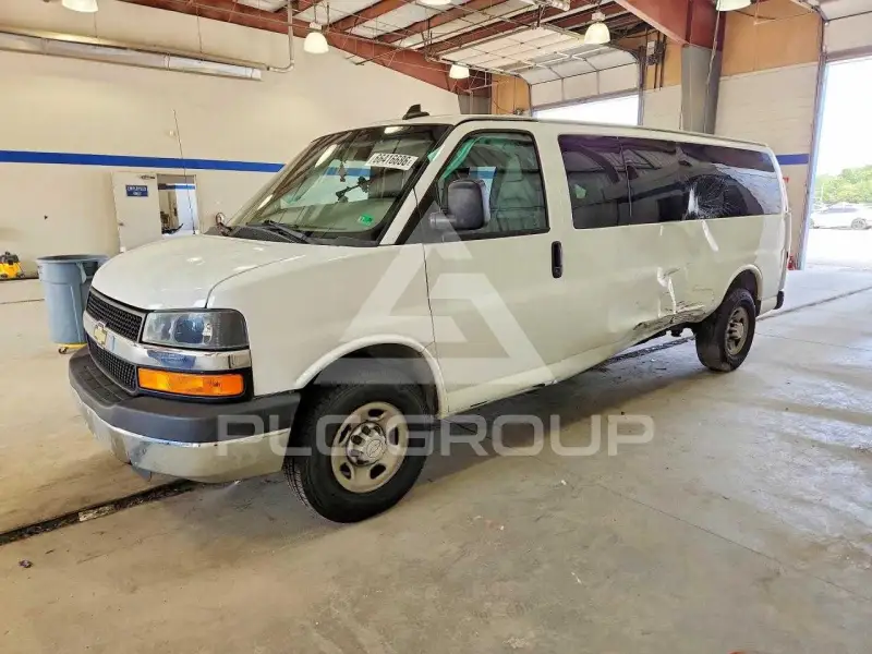 2016 Chevrolet Express фото