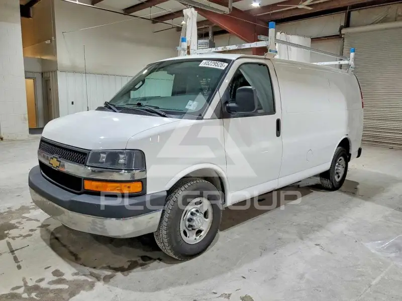2016 Chevrolet Express photo