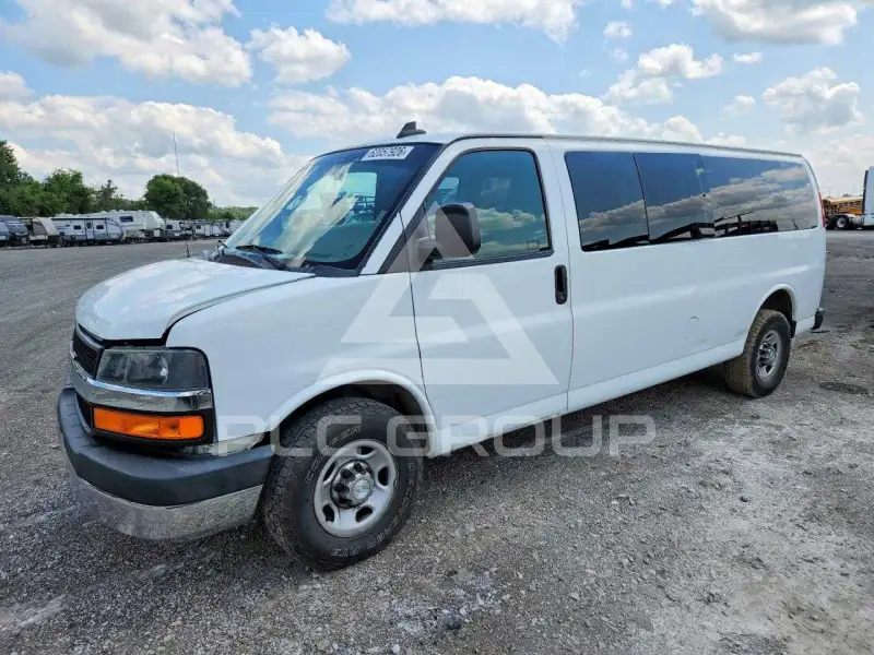 2016 Chevrolet Express photo