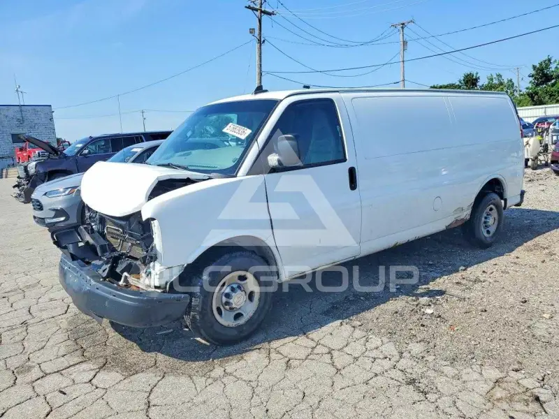 2016 Chevrolet Express photo
