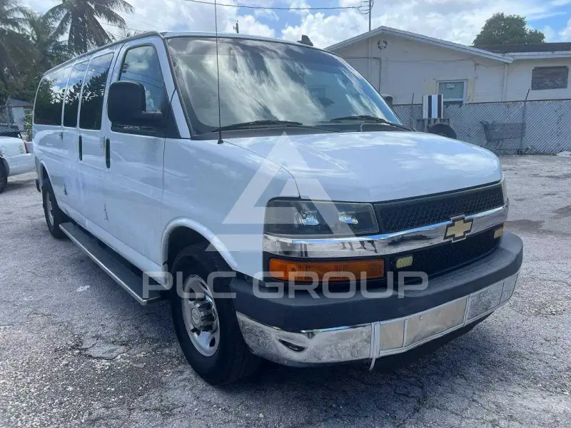 2016 Chevrolet Express фото