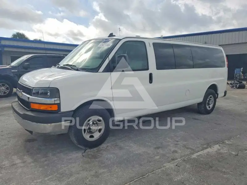 2016 Chevrolet Express фото