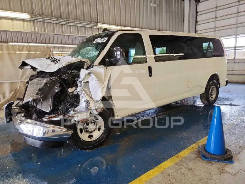 2016 Chevrolet Express фото