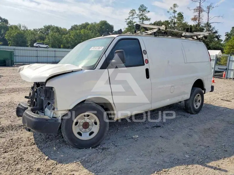 2016 Chevrolet Express photo