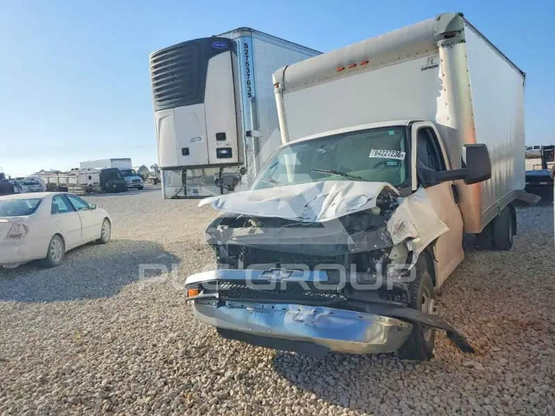 2016 Chevrolet Express photo
