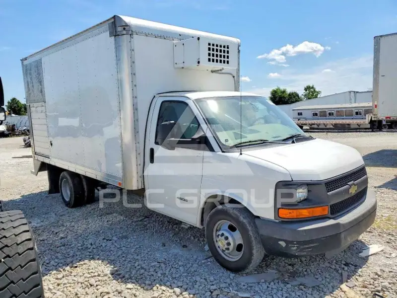 2016 Chevrolet Express photo