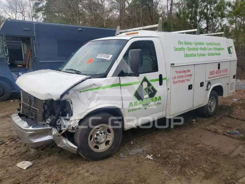 2016 Chevrolet Express photo