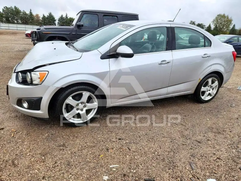 2016 Chevrolet Sonic фото