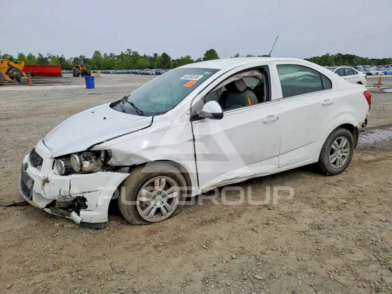 2016 Chevrolet Sonic фото