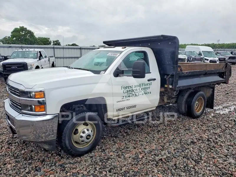 2016 Chevrolet Silverado photo