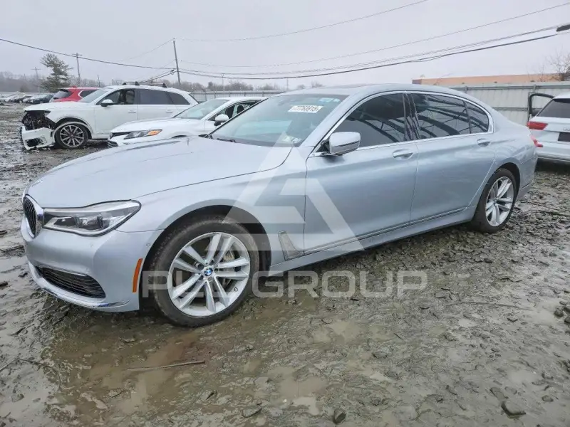 2016 BMW 750 фото