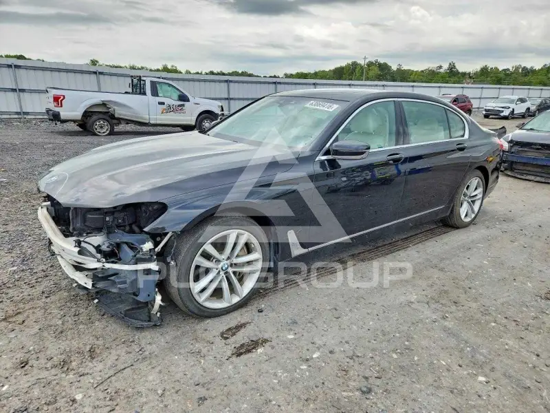 2016 BMW 750 фото