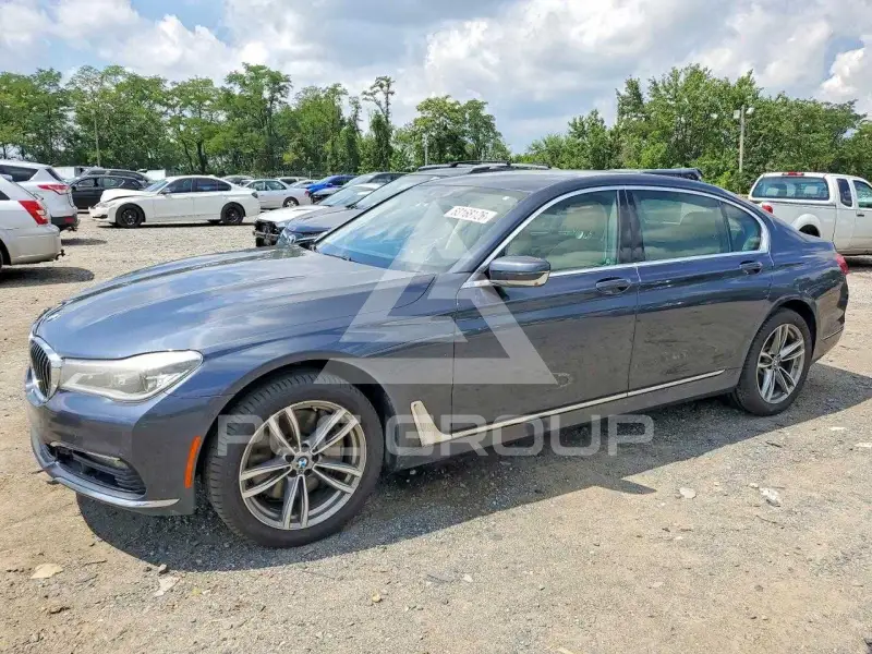 2016 BMW 750 фото