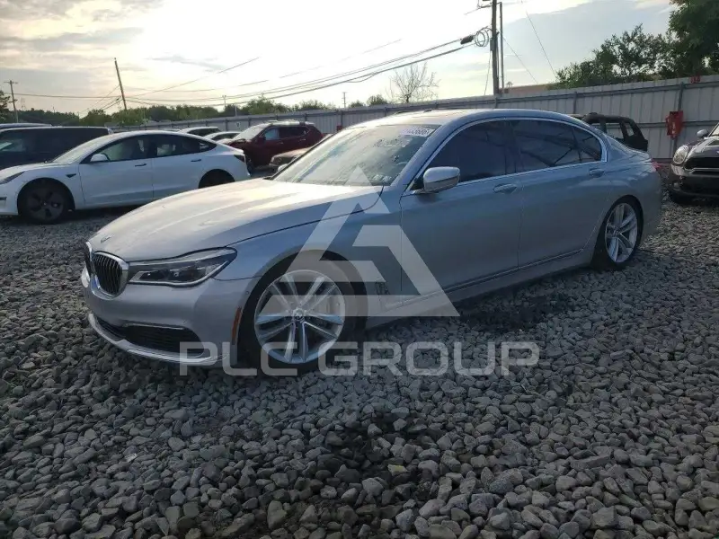 2016 BMW 750 photo