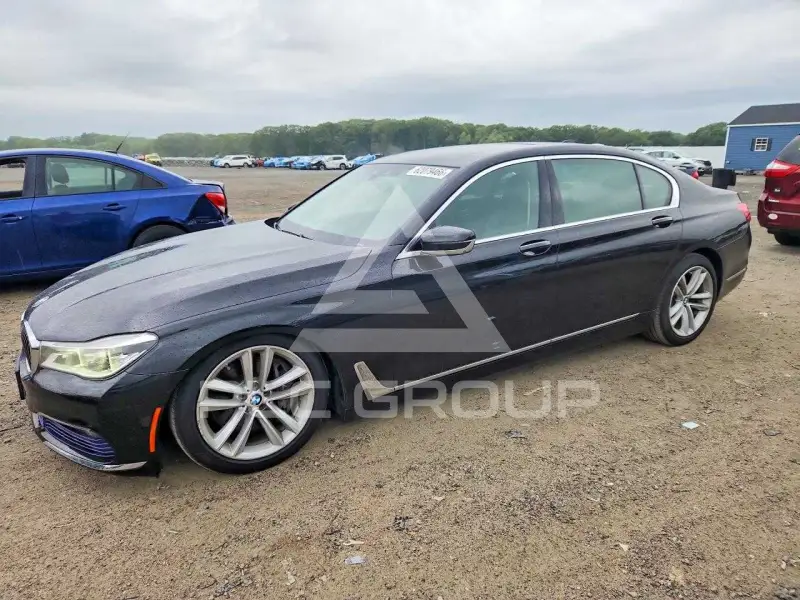 2016 BMW 750 photo