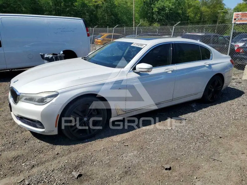 2016 BMW 750 фото