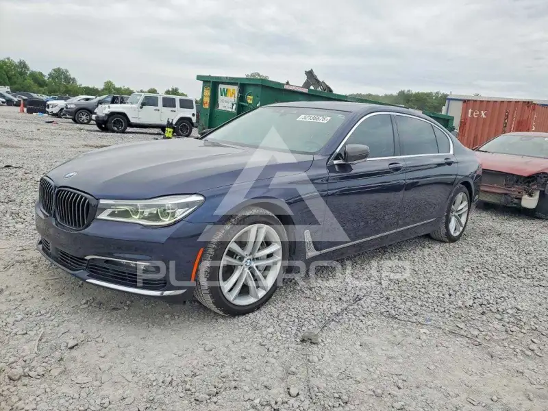 2016 BMW 750 фото