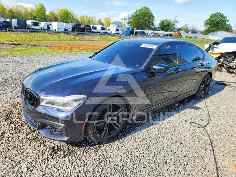 2016 BMW 750 фото