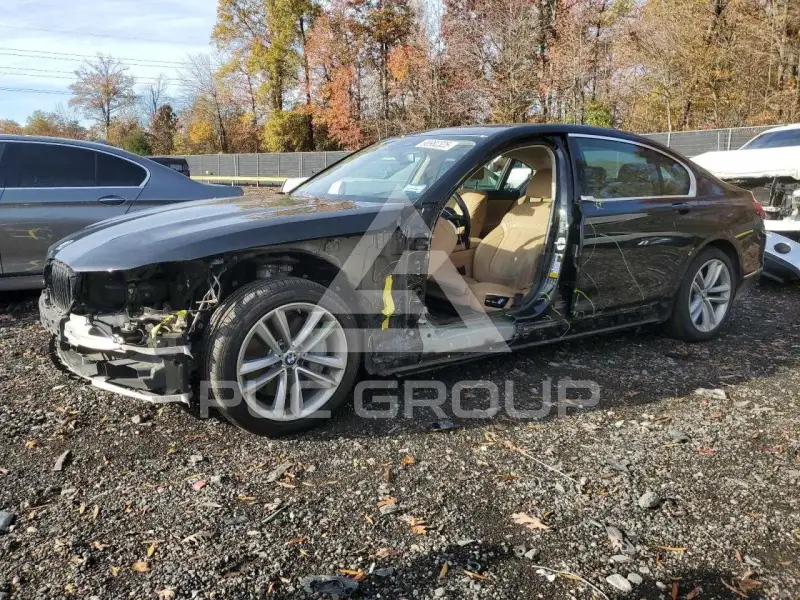 2016 BMW 750 фото