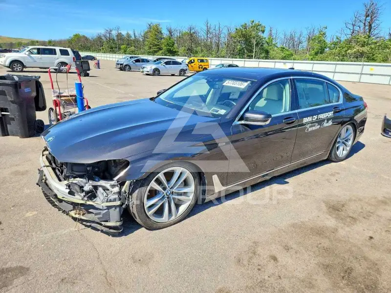 2016 BMW 750 фото
