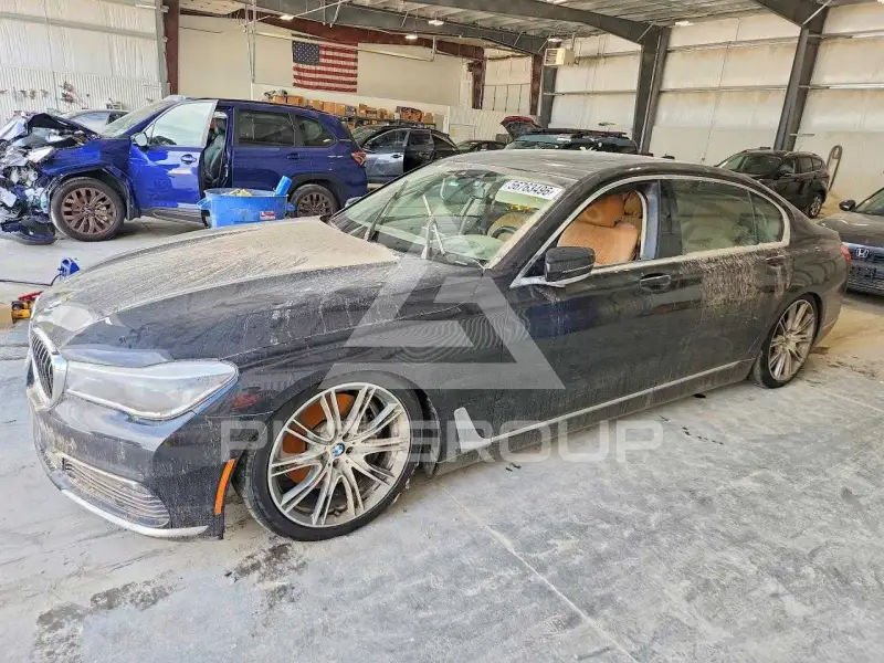 2016 BMW 750 фото