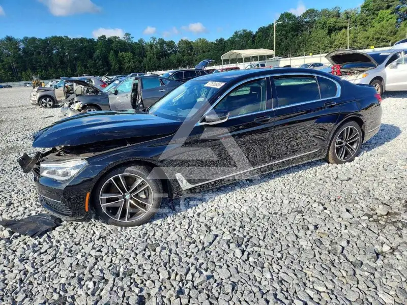 2016 BMW 750 фото