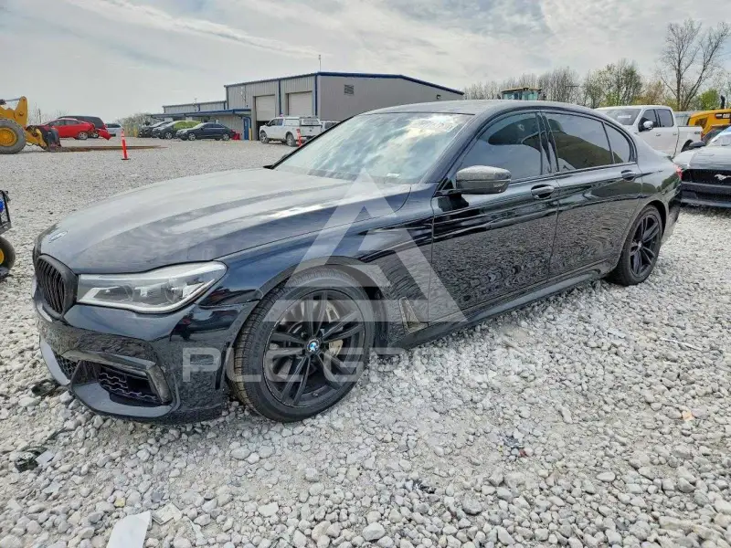 2016 BMW 750 фото