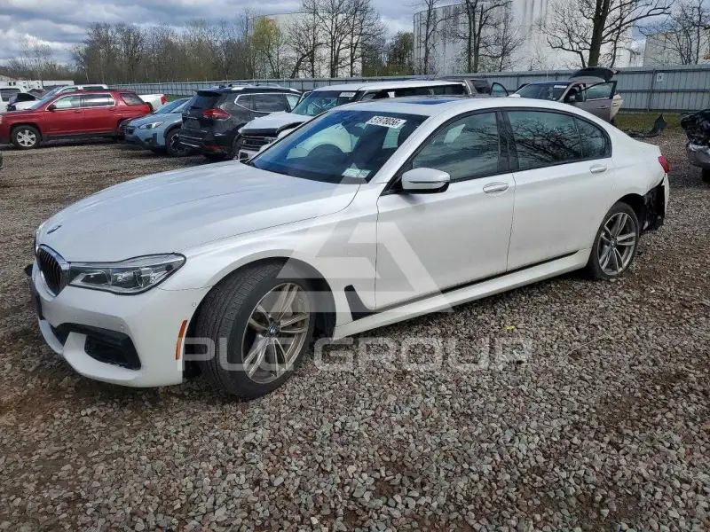2016 BMW 750 фото