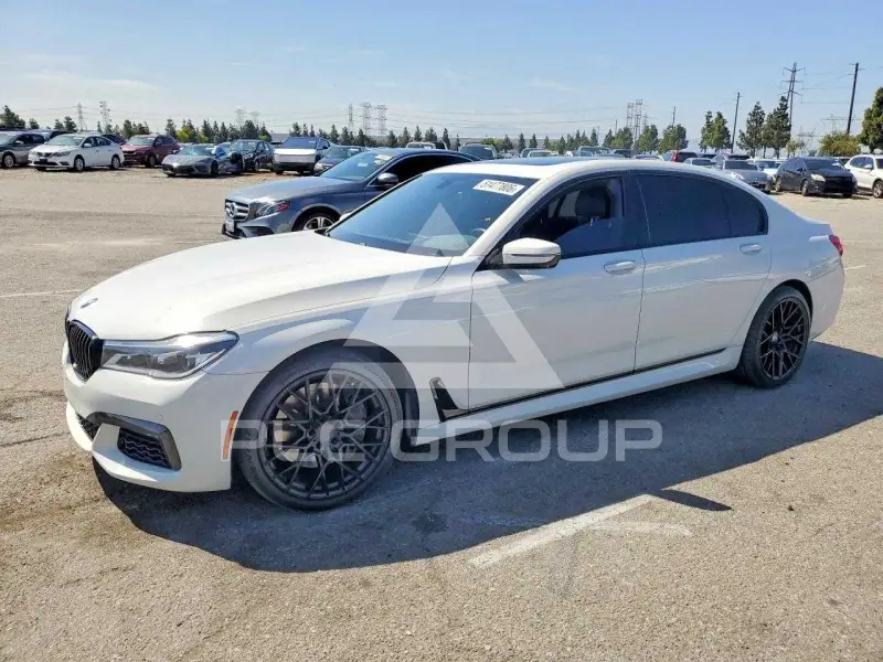 2016 BMW 750 photo