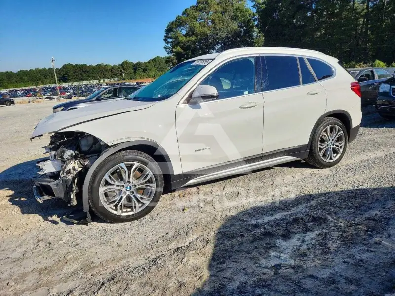 2016 BMW X1 photo