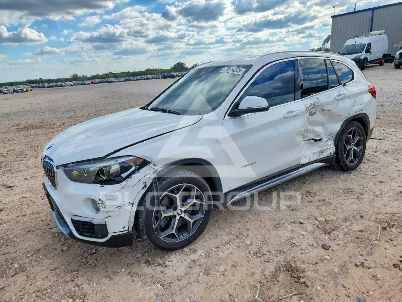 2016 BMW X1 photo