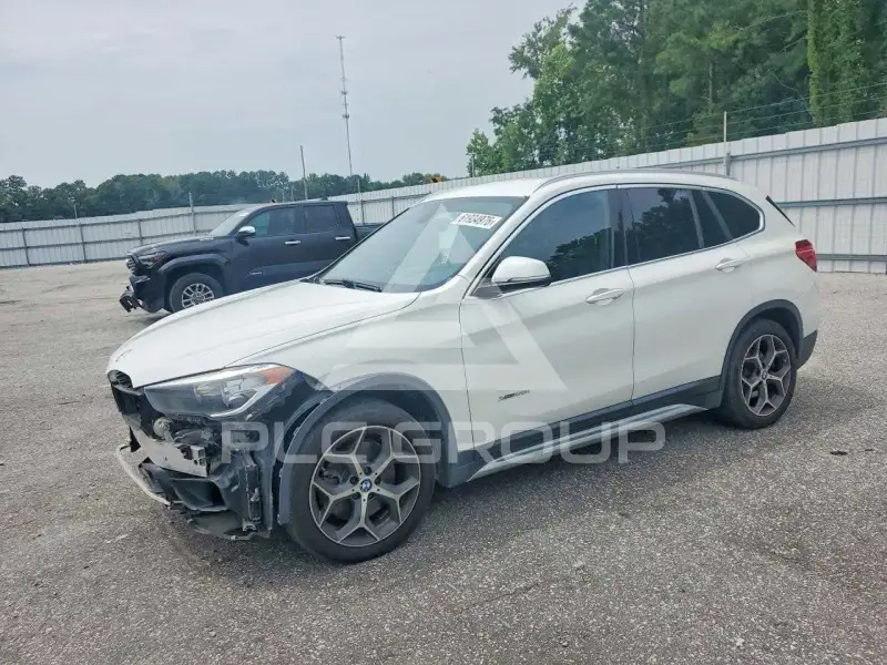 2016 BMW X1 фото