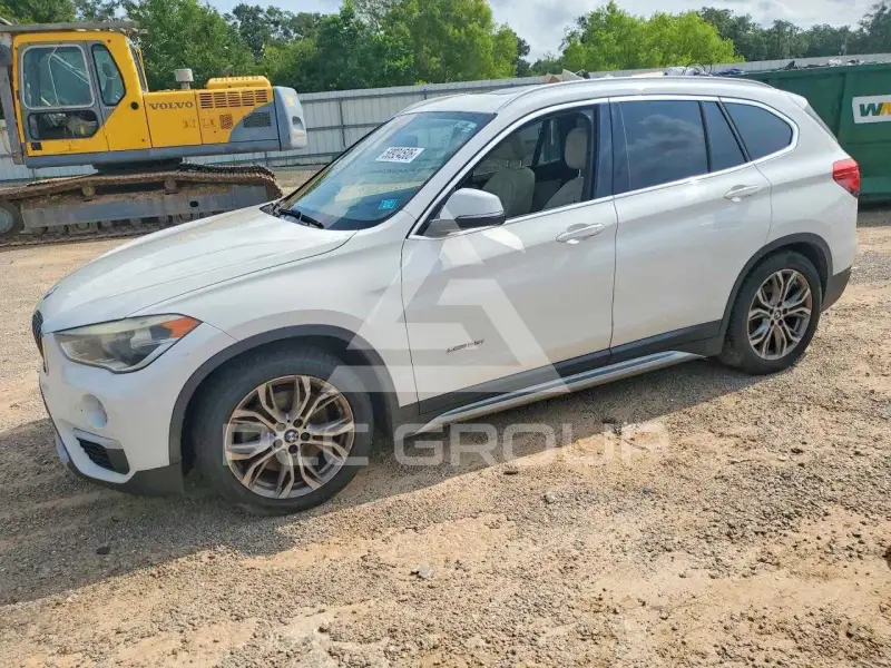2016 BMW X1 фото